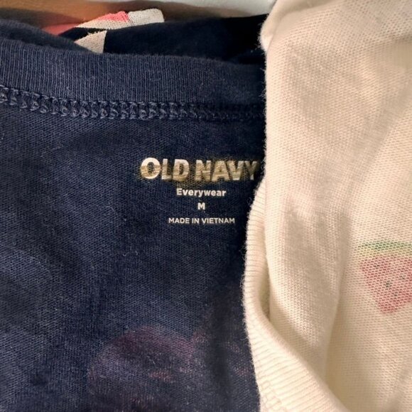 NEW Old Navy Womens M Lot of 5 Tees Bundle Floral Casual Fruit Stripe Everyday - Picture 8 of 11